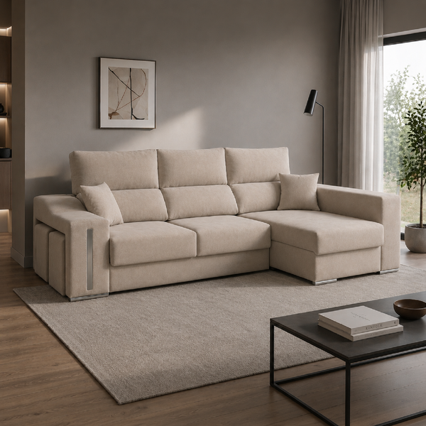 Sofá Chaiselongue Romeo en beige claro con chaise longue a la derecha, asientos deslizantes y cabezales reclinables.